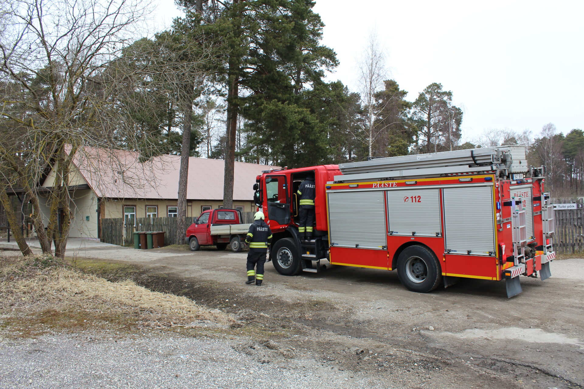 Päästjad evakueerisid Tulbi põigu varjupaigast 15 inimest Päästjad evakueerisid Tulbi põigu varjupaigast 15 inimest
